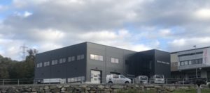 Bygget sett utenfra annen vinkel